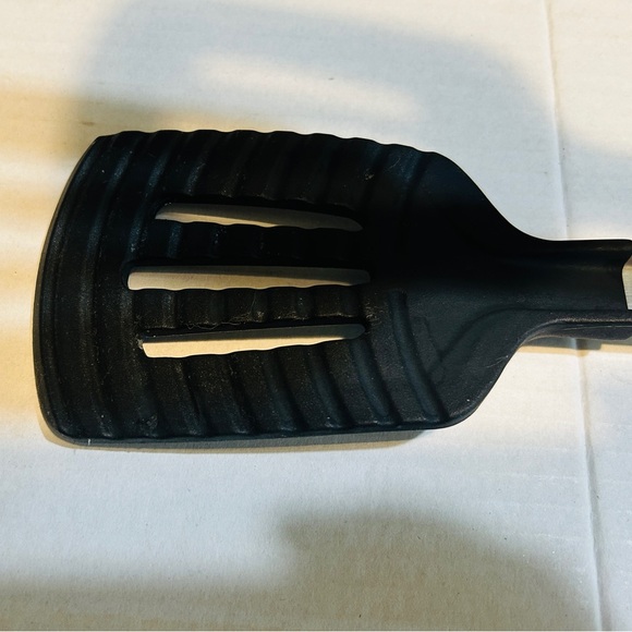 Pampered Chef spatula tongs. New condition. - Picture 4 of 6